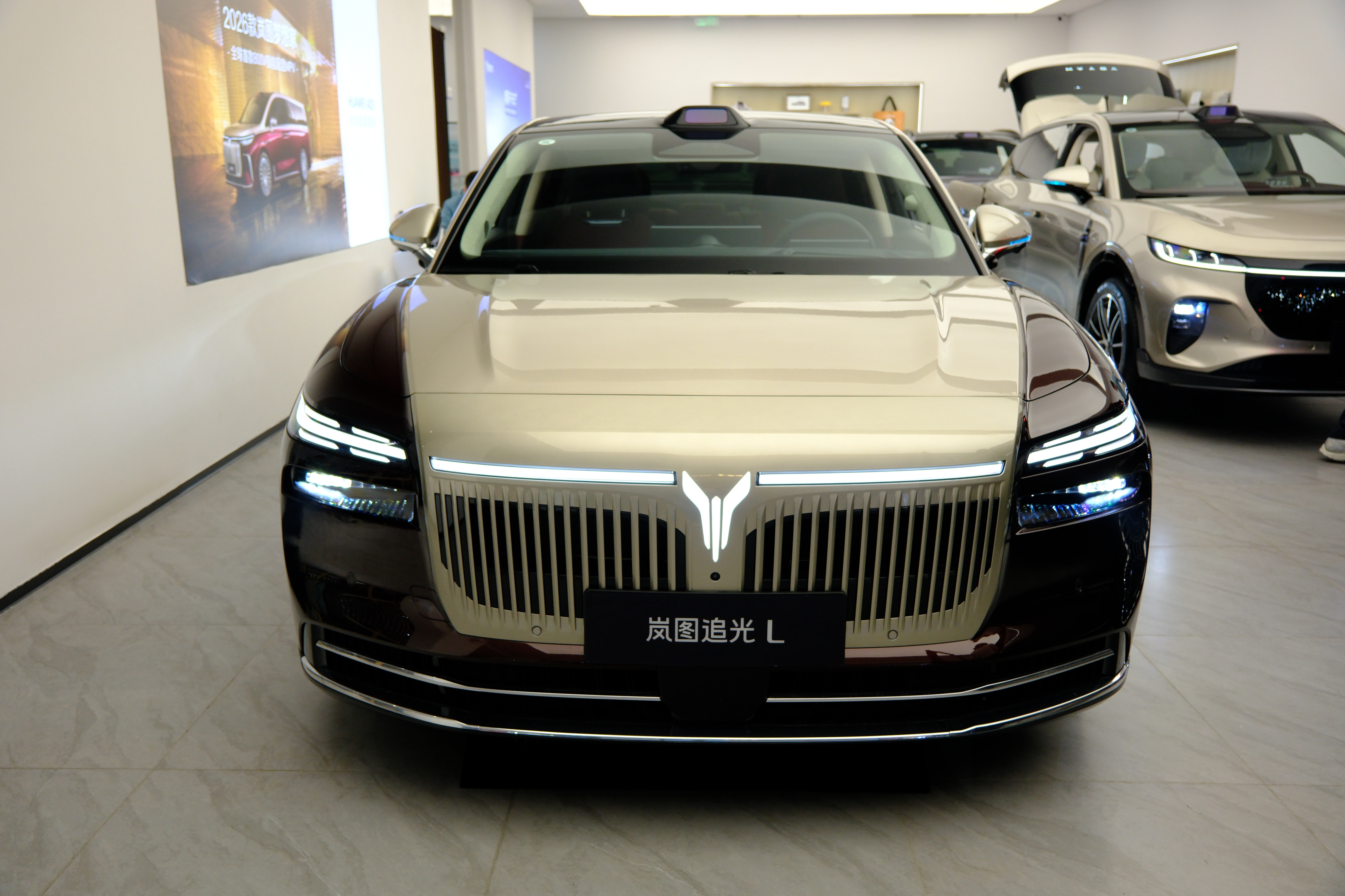 岚图追光L内外饰，比奔驰E级显得更豪华吗？