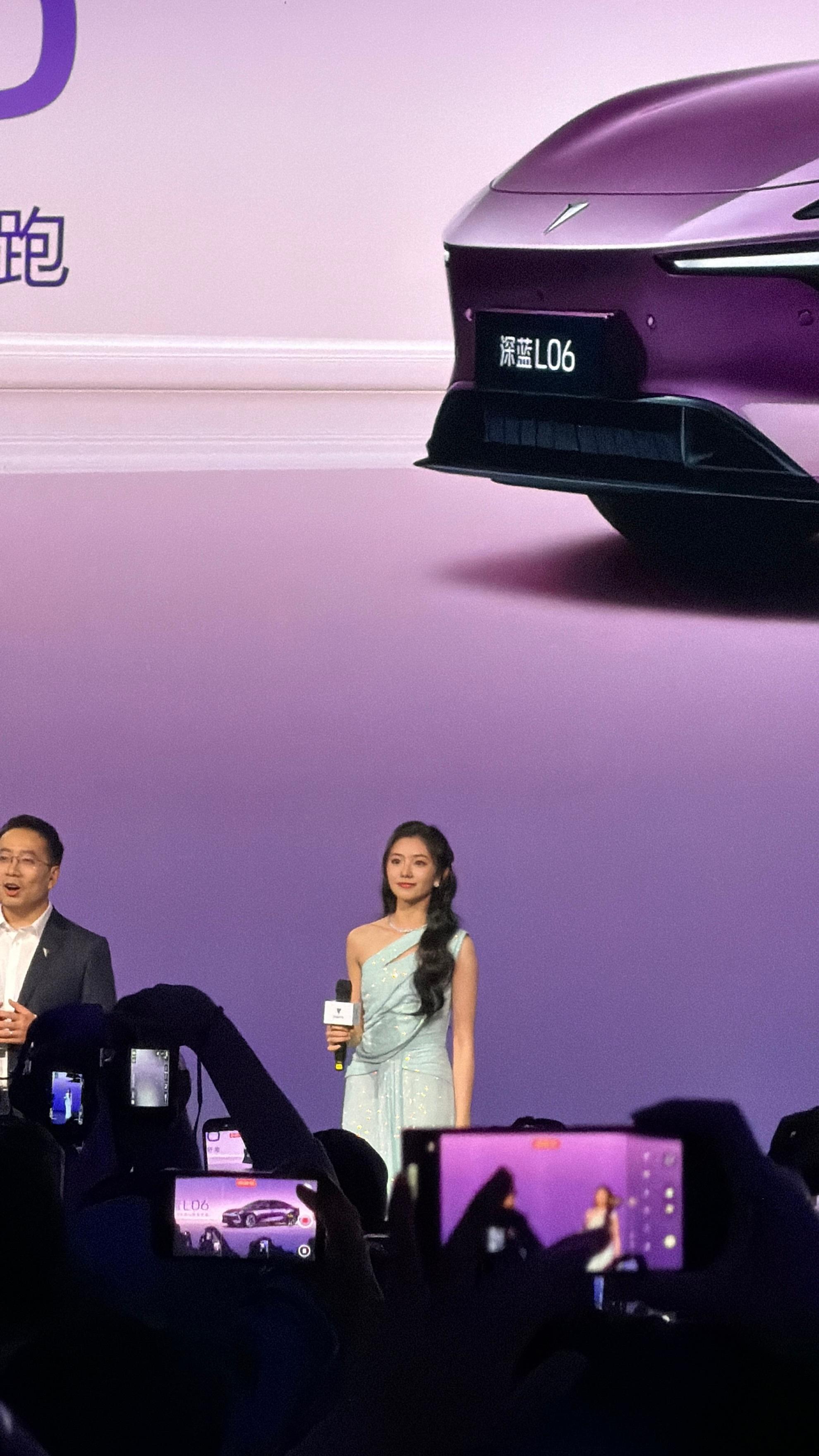 前两天参加了深蓝L06的上市发布会，简直是参加过最甜的发布会...重庆