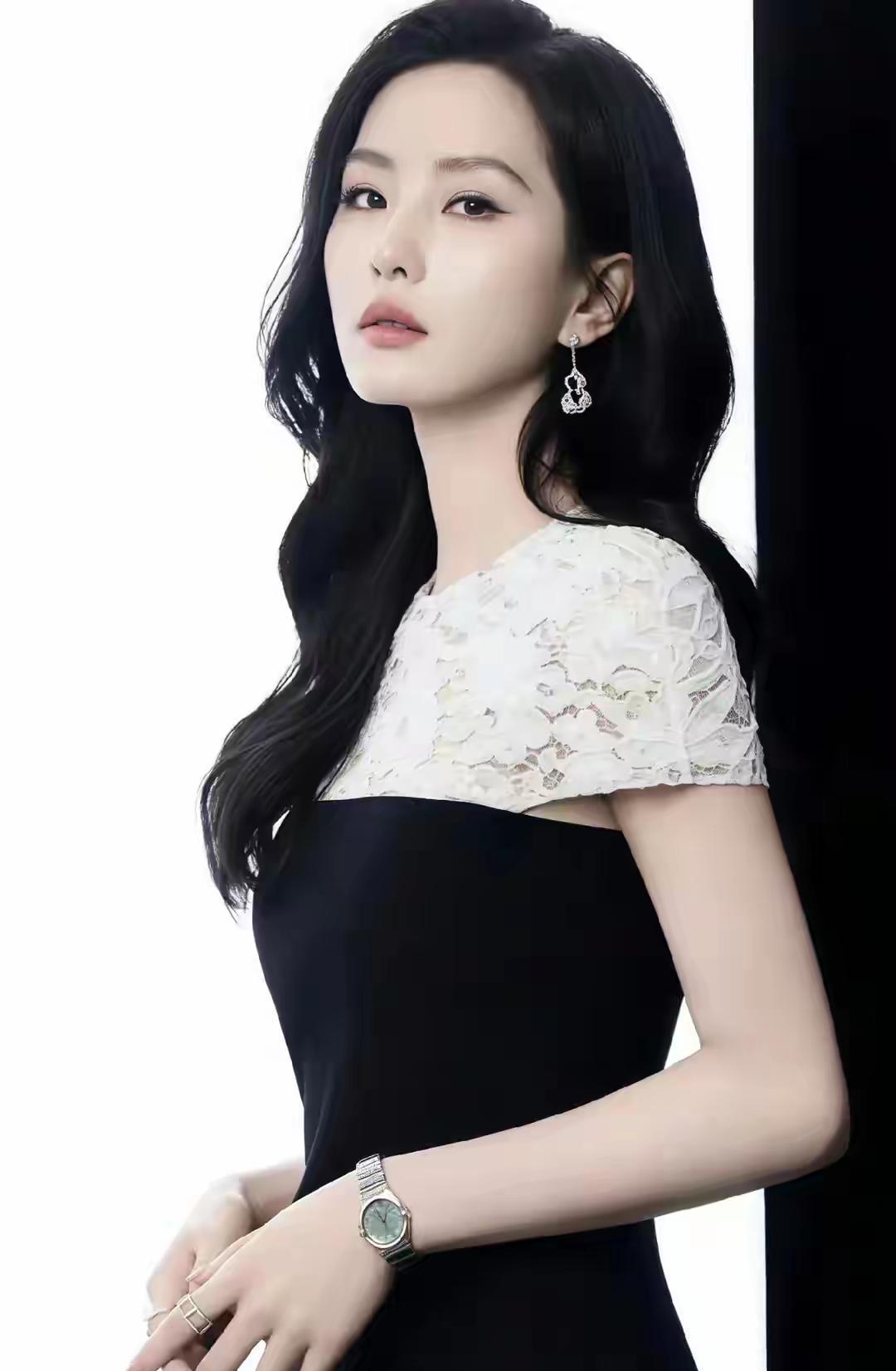 刘诗诗用秒表卡微表情，刘亦菲靠骨骼放电——同一张鹅蛋脸，运行着两套相反的美学代码