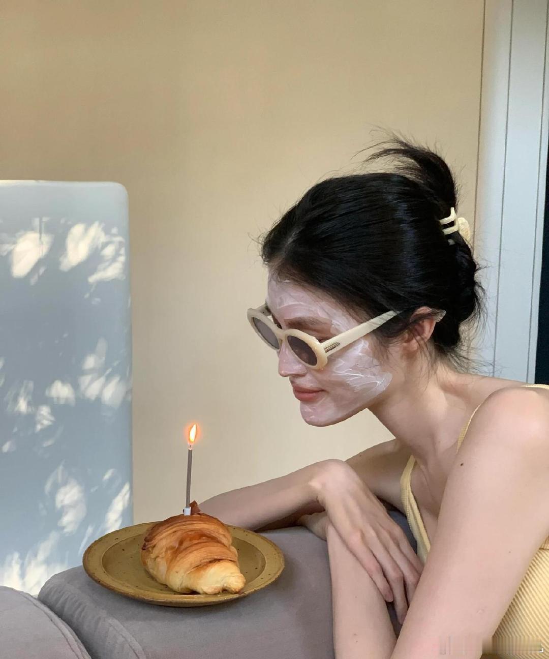 何穗晒照为儿子庆1周岁生日！满屏温馨氛围感，小Win软乎乎出镜萌翻了​