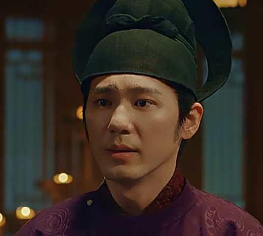 别再猜六郎选七还是选九了。真实历史一巴掌打醒你：钱弘俶的王位，是将军带兵冲进宫