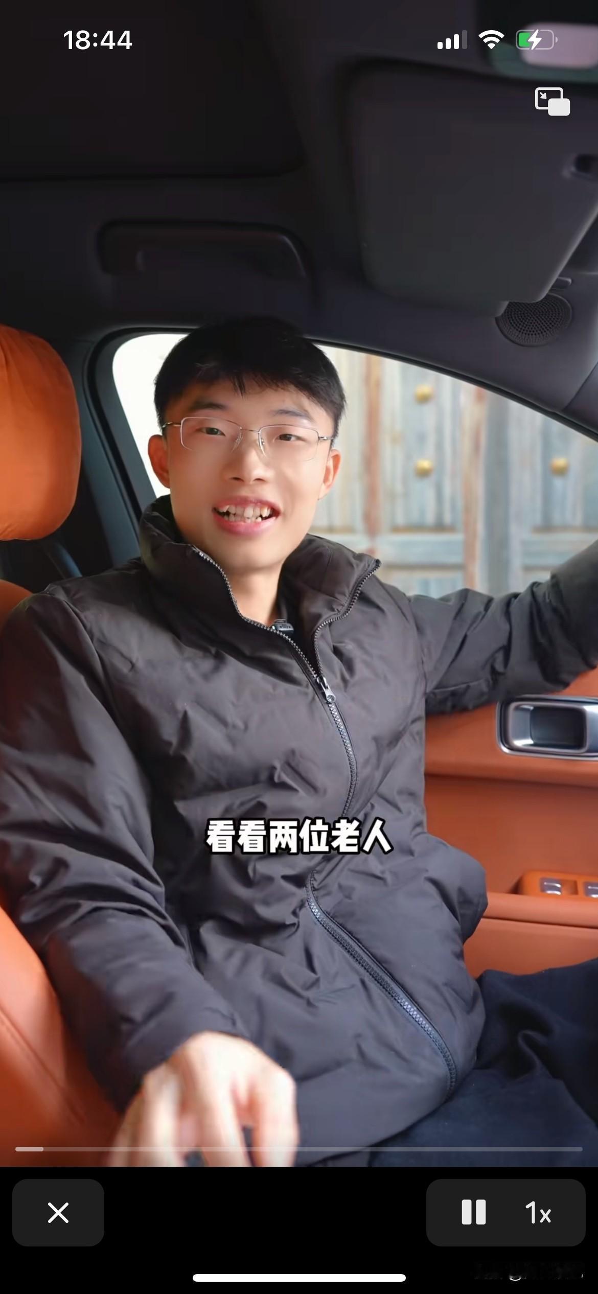 郭有才老师现在已经那么火了，但是他做了一件事情非常值得我们学习，不仅歌唱得好，人