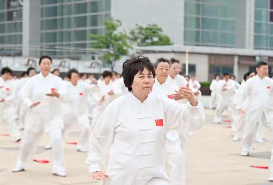 中央定调延迟退休已落地，69年以后想60岁退休，2个条件必须满足先泼盆冷水：