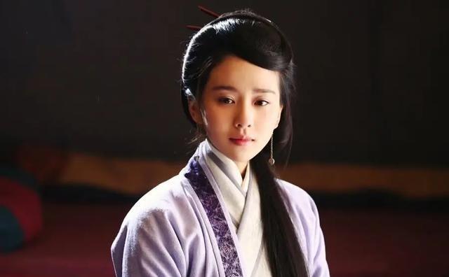 公元1142年，韦太后被金国送回南宋，刚见到儿子宋高宗赵构，她立刻哭着说：“你买