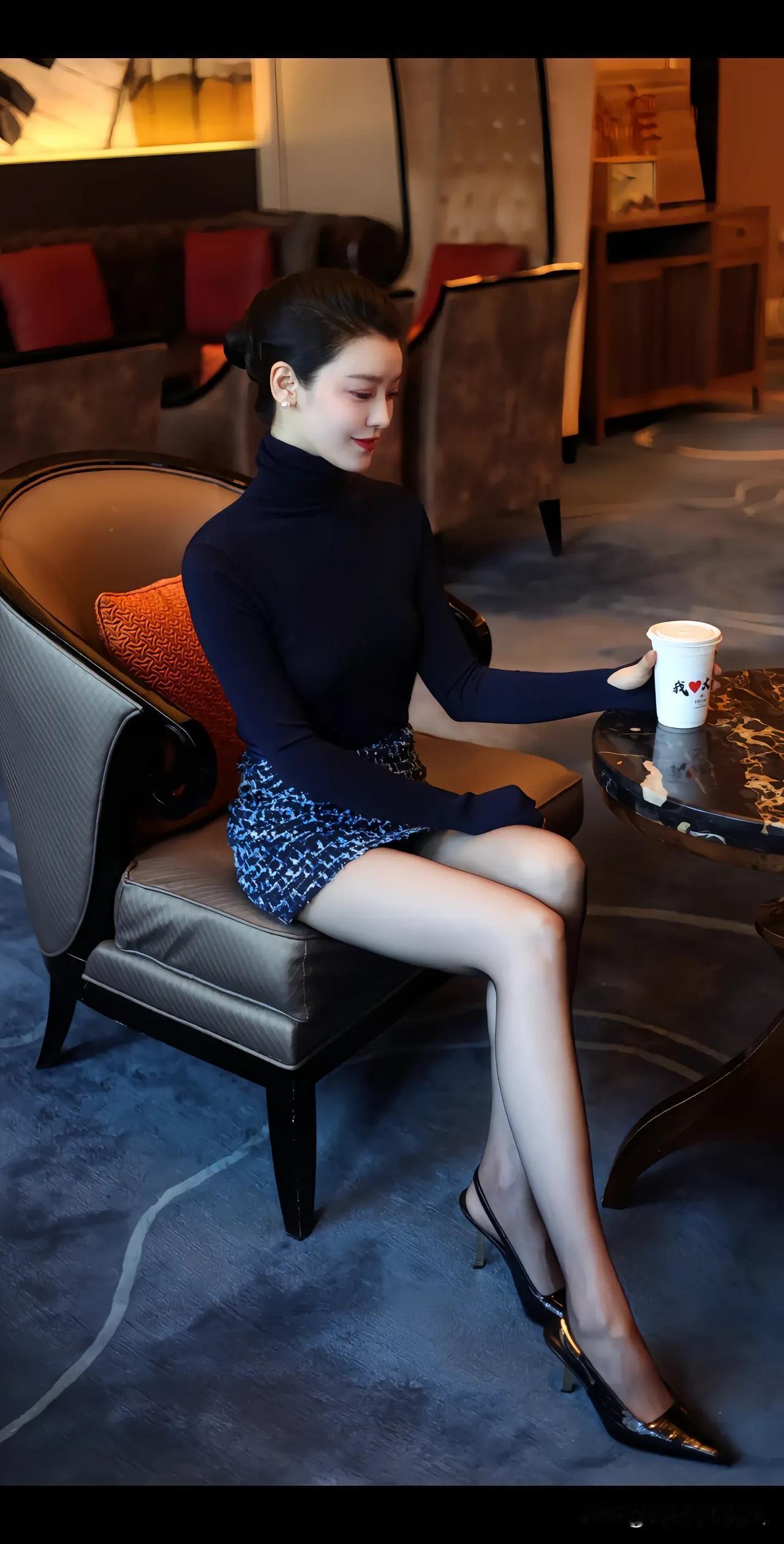 优雅的女人，优雅的姿态高贵的气质女人