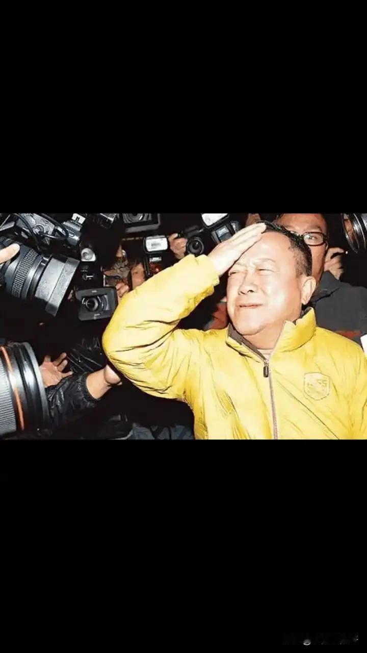 2001年，曾志伟刚从酒吧出来，就被几名壮汉狠揍了一顿。送医后，他被缝了29针，