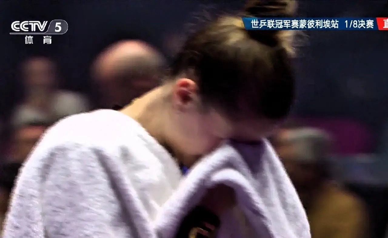 高桥.布鲁纳哭了!前三局2:1,决胜局9:7领先,被王艺迪连得四分11:9实现逆