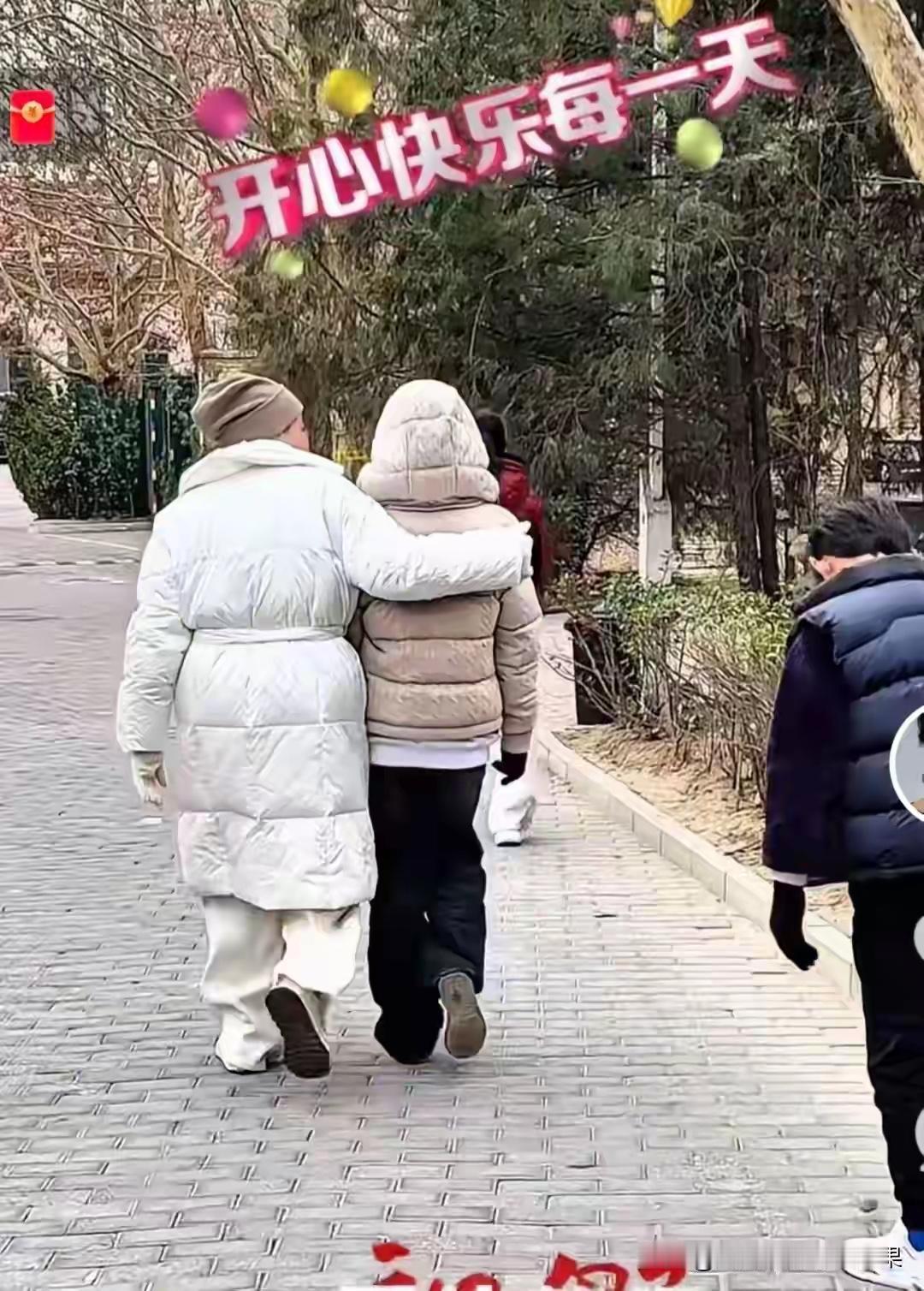 兰姐厉害了，这把年纪可以陪孩子们玩，看着挺开心的呢？她也知道，孩子们的妈妈没有了