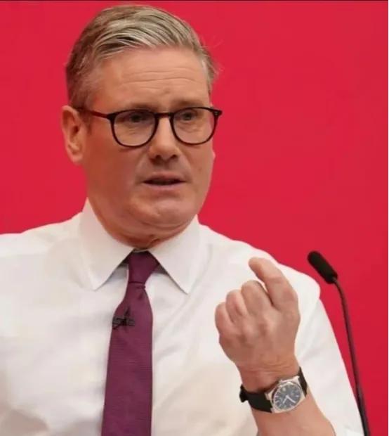 特朗普没想到，估计普京也没想到，英国首相居然当着全世界的面说：“中国，是世界三大