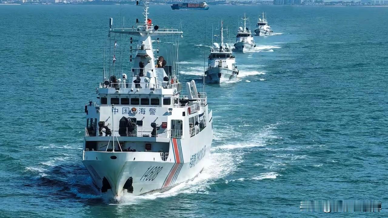 南海仲裁这张牌，不能每次都靠一句“我们不参与、不承认”防守过去。这些年菲律宾在南
