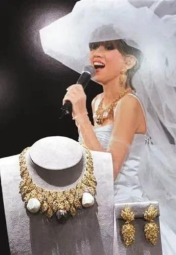 上海珠宝展现梅艳芳嫁妆婚纱是戏服，珠宝是嫁妆：梅艳芳与一场未完成的婚礼上海