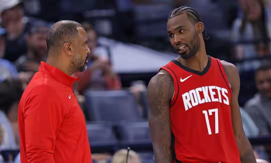 伊森进首发价值不是拿多少分，而是4断2帽在圣诞大战中，乌度卡换阵撤下奥科吉，让