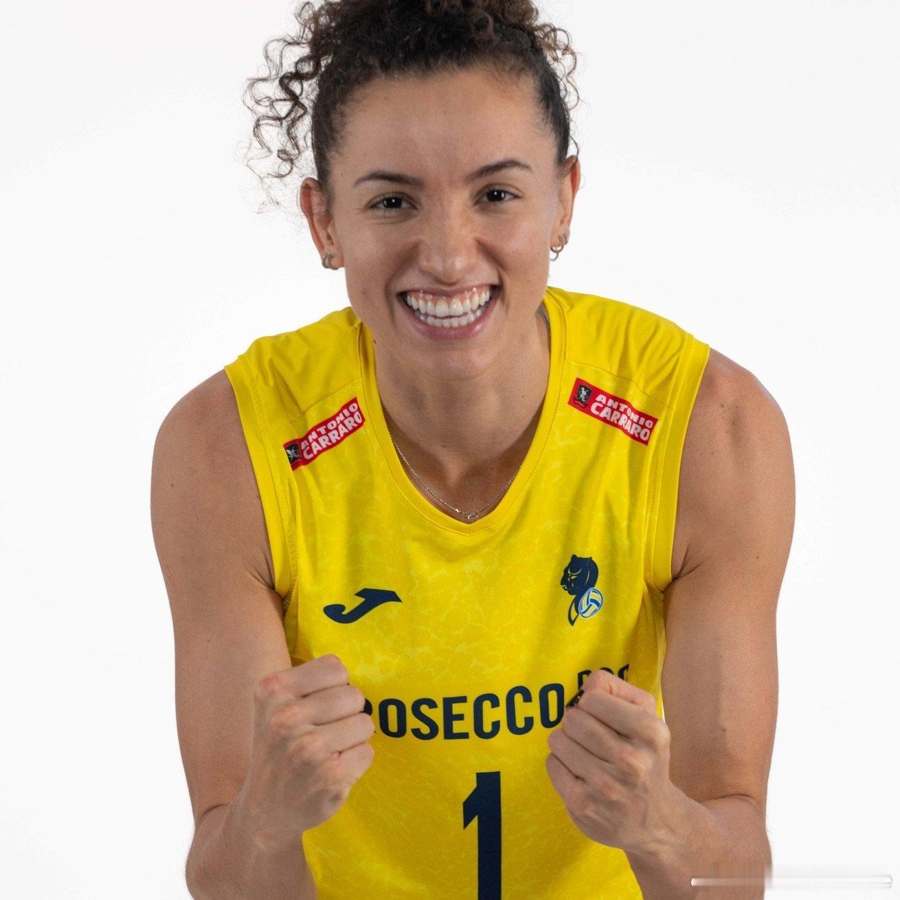 🎙️丹尼尔.桑塔雷利谈加比.吉马良斯：加比真的非常出色，她是世界上最优秀的球