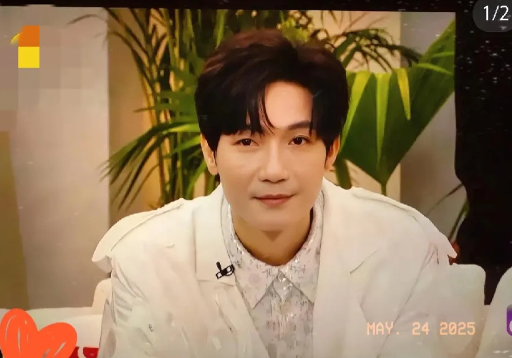 陈楚生很火，火到上综艺节目不用任何铺垫，直接就开唱。可是陈楚生并没有火到让所
