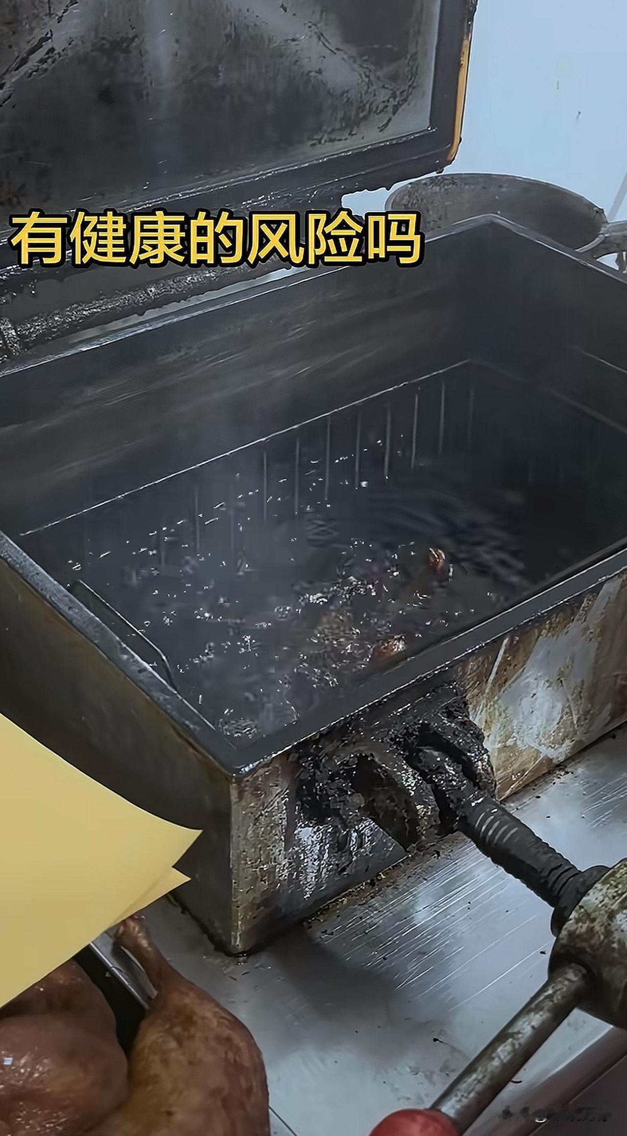河南周口街头美食[无奈吐舌]第一次恨自己嘴这么馋[哭哭]街边烤物＃现炸没有科技与