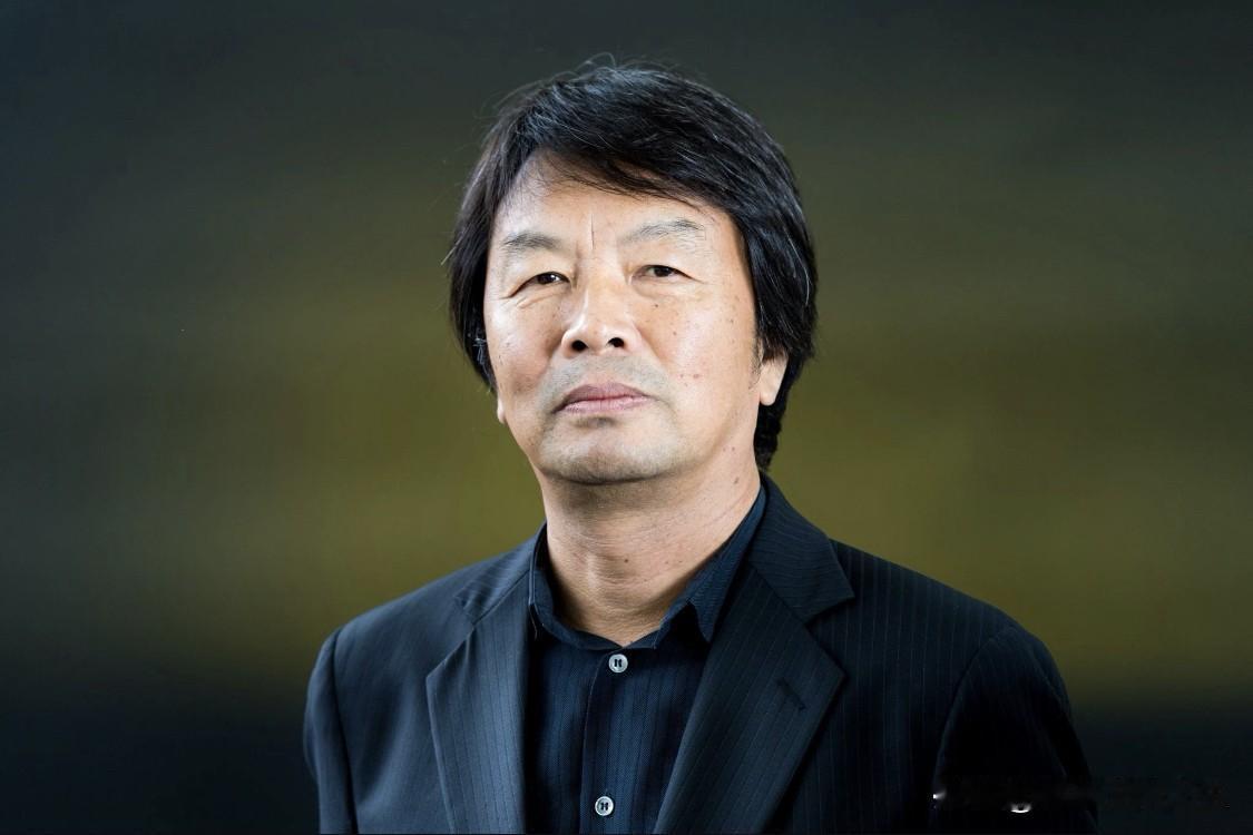 刘震云老师说：“老鼠偷了人类的大米，人类说老鼠狡猾；人类偷了蜜蜂的蜂蜜，人类说