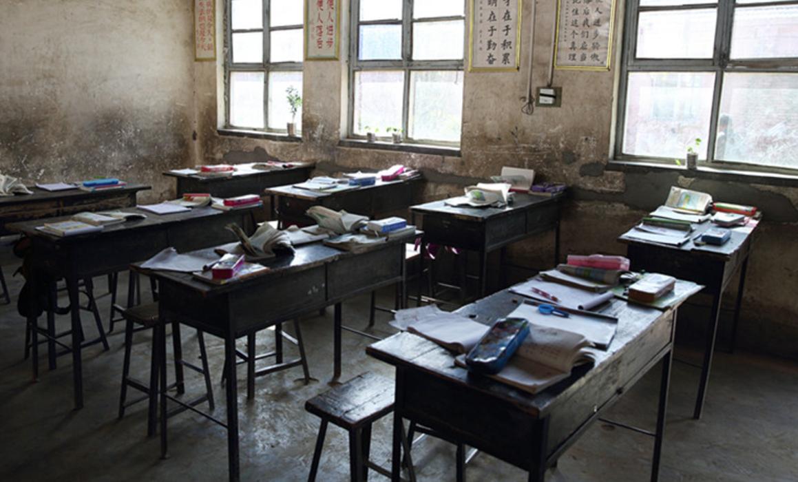 那些至今仍然不能为外来务工人员子女提供学位的地区都是在义务教育领域投入不足，或者