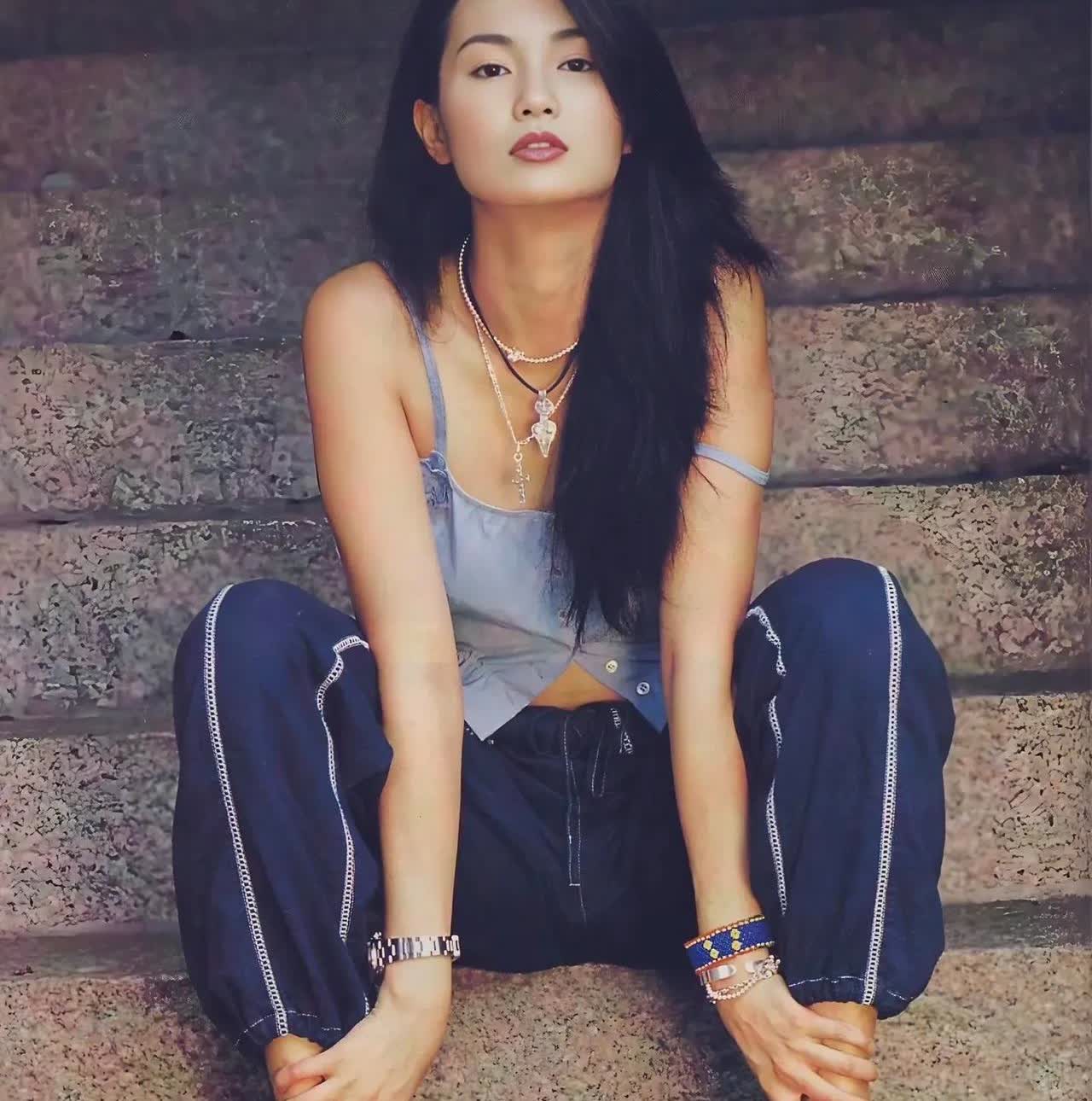 张曼玉～让我数一数戴了几条项链