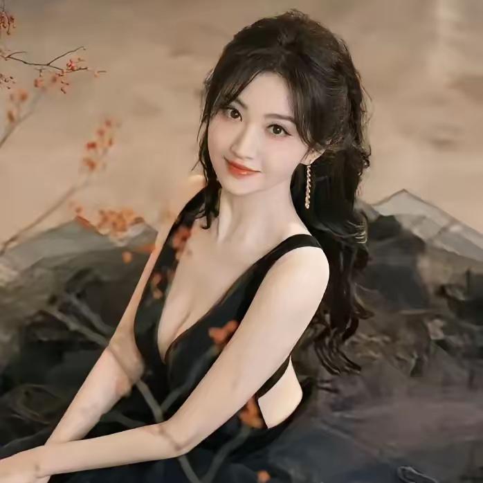 景甜｜白白嫩嫩，性感知性美天花板，绝了​景甜这皮肤状态真是绝了。白得发光，嫩得