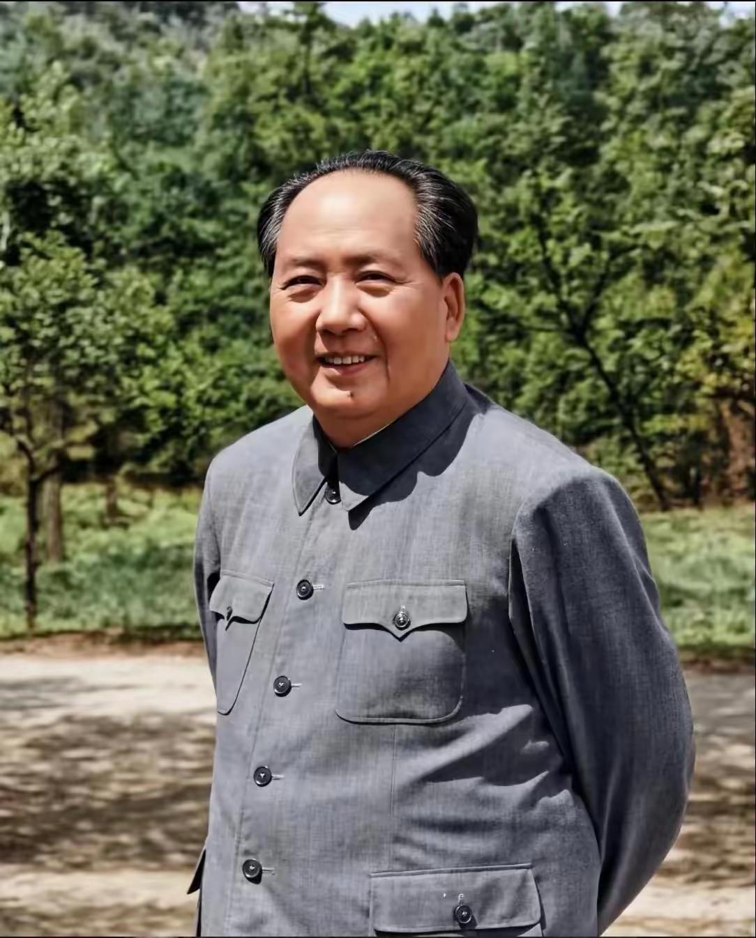 1983年，90岁高龄的“中国最后一位大儒家”梁漱溟先生来到韶山毛主席故居时说，