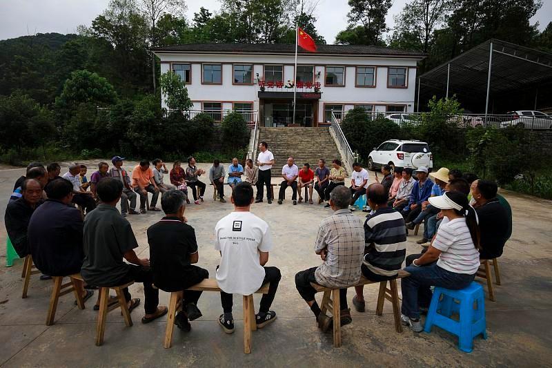 一个很现实的现象：一个家族三代平庸，说明这个家族没有一个能上台面的人。这种上台面