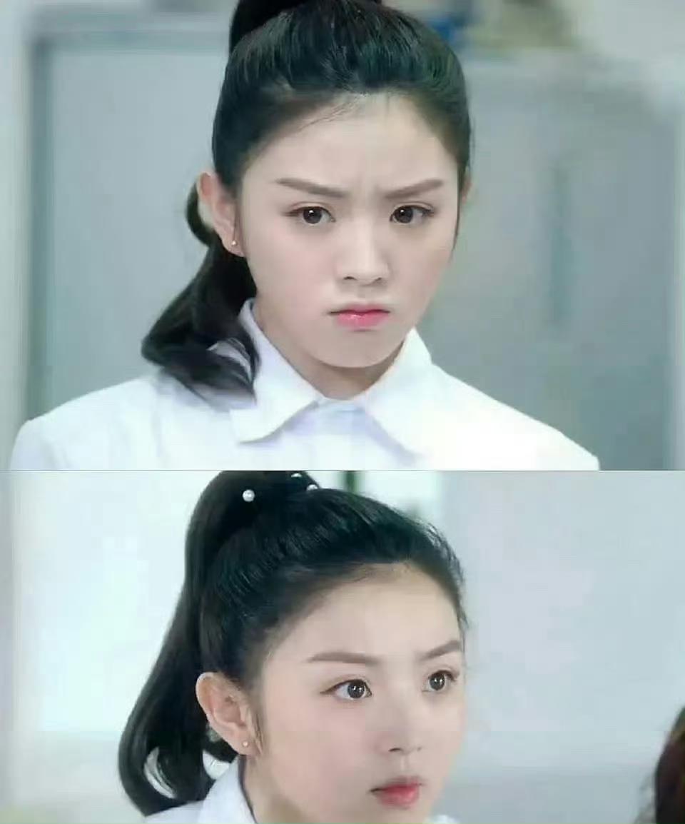 早期的田曦薇，差点没认出来，刘海更有辨识度。不过这样也很可爱啊！​