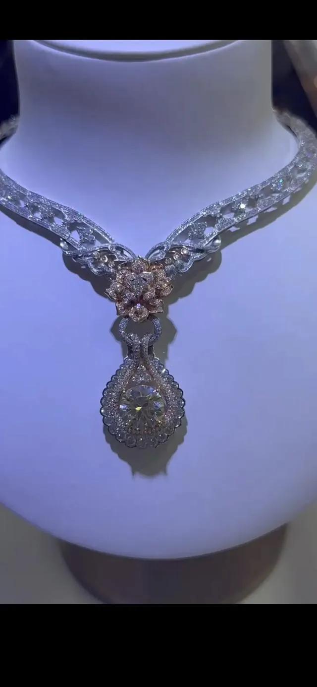 你们见过这条项链吗？真的是太美了。本想购买一条来瞧瞧，却未曾料到自己倾家荡产都凑
