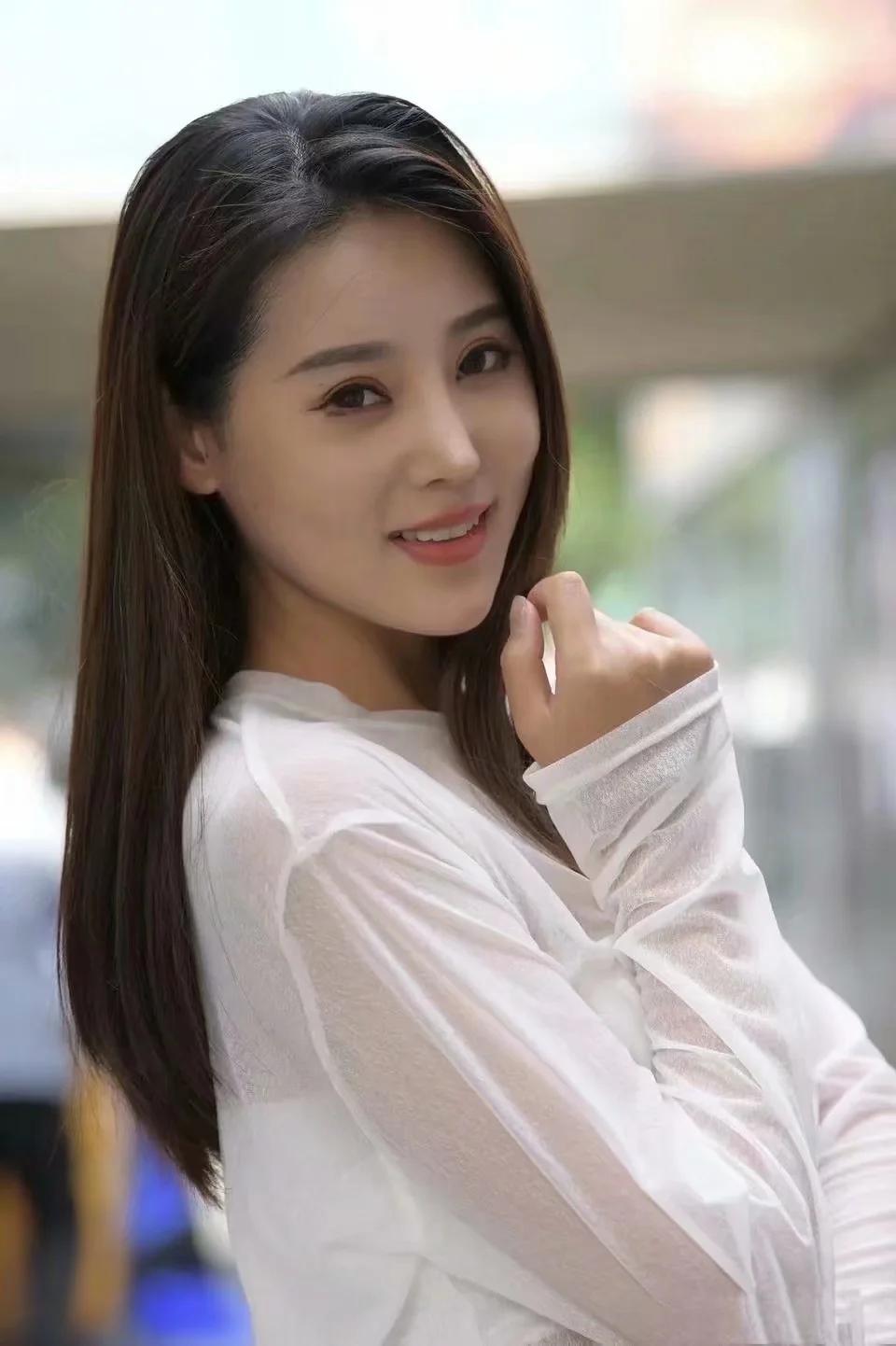 席恩说：与一个好女人结婚，你是在暴风雨中找到了避风港；和一个坏女人结婚，你是在避