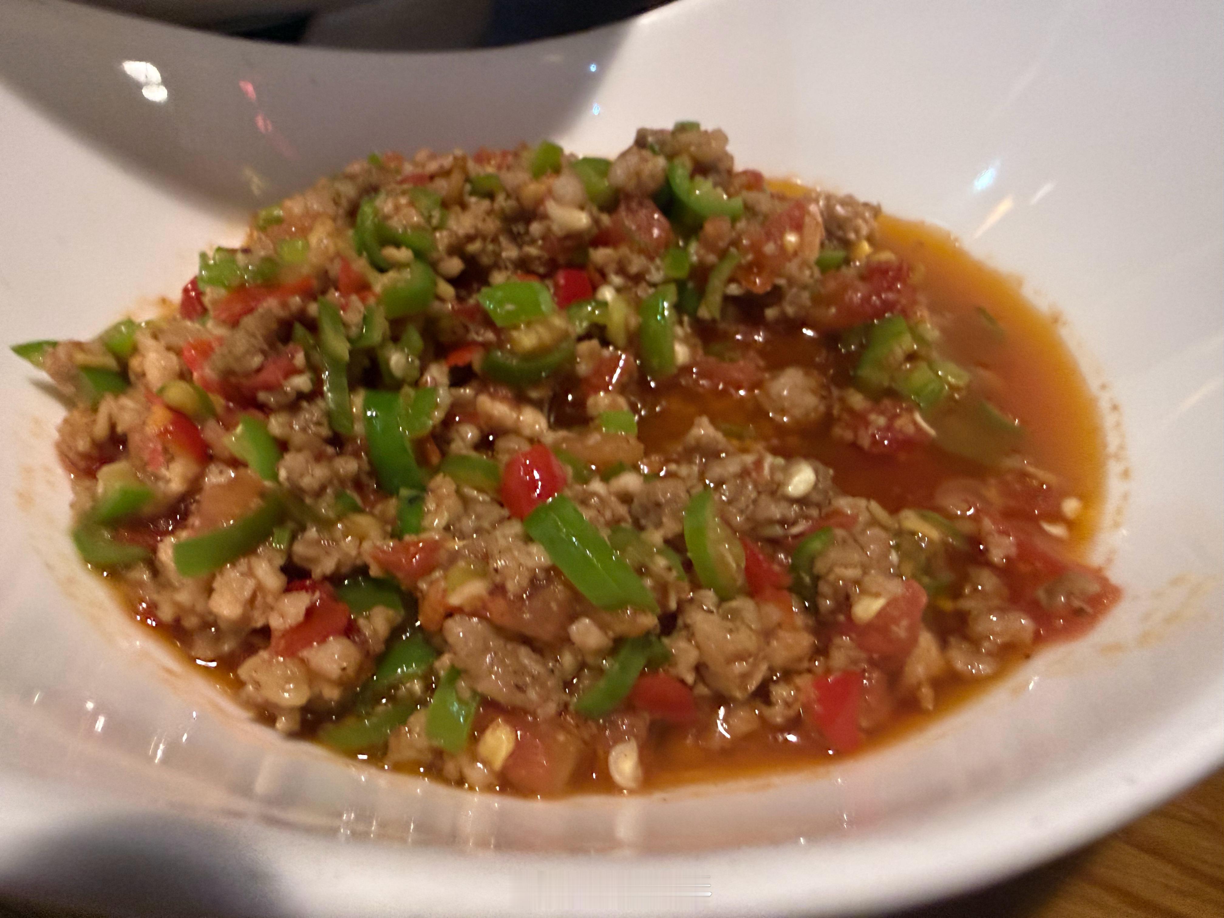 今晚吃云南菜，火腿炒牛肝菌，红三剁，大救驾，酸菜猪脚，薄荷炸排骨，野山菌炒饭，老