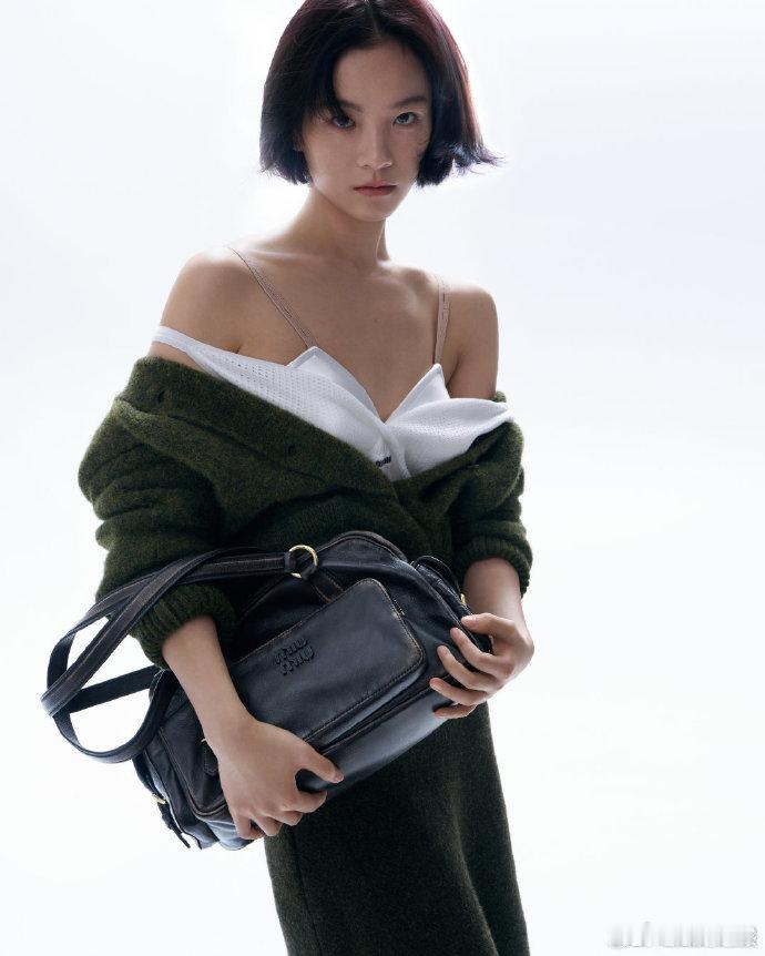 miumiu签了三个00花miumiu钟爱00花厉害了！MiuMiu牵手三位