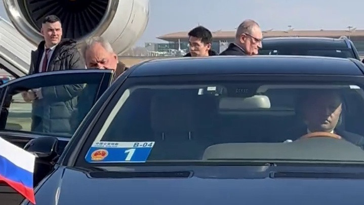 中俄高层互访！绍伊古亮相北京机场受礼