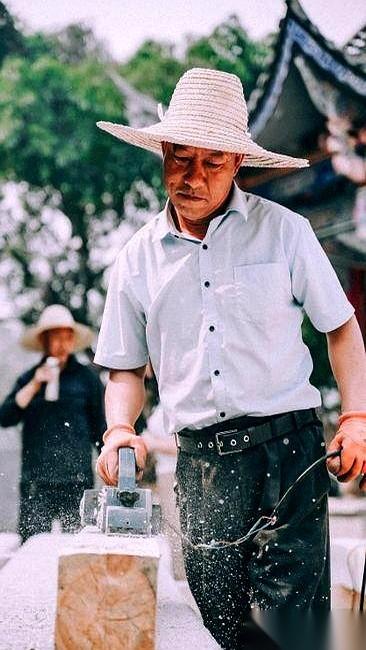 人大博士，啃老六年，靠亲妈一个月8000块的退休金点外卖、交社保。惊呆了吧？是
