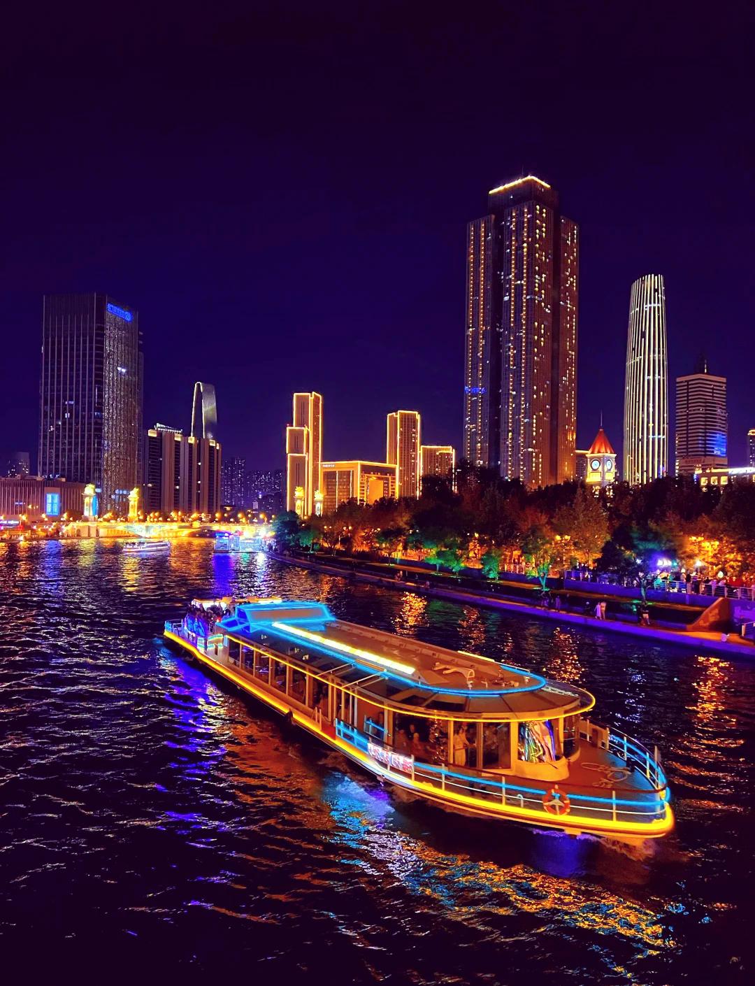 北京市：2016年GDP2.84万亿元，2025年GDP5.21万亿元上海市：