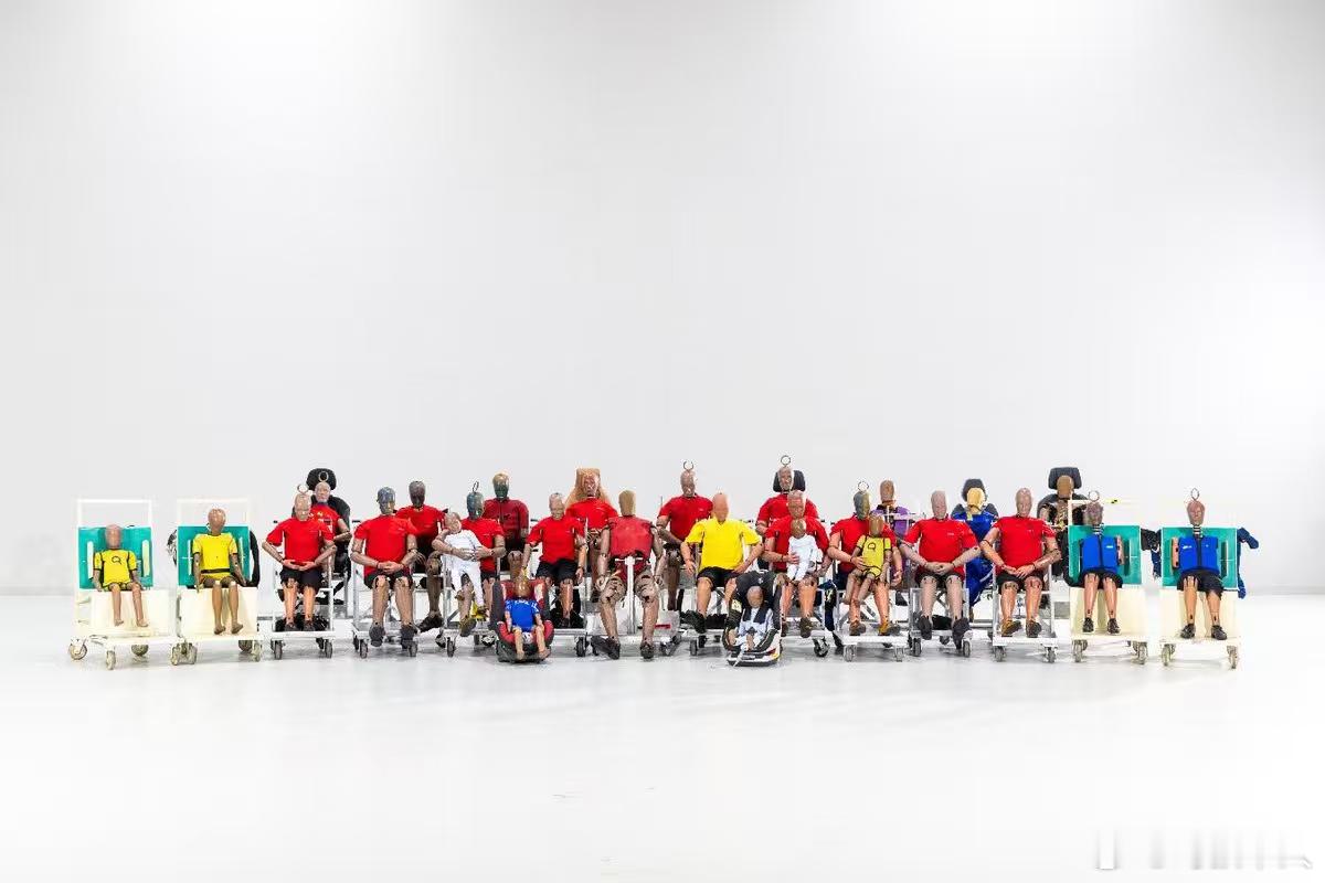 吉利全球全域安全中心今天正式发布了，这事想想倒也挺神奇，这种汽车安全测试中心都是