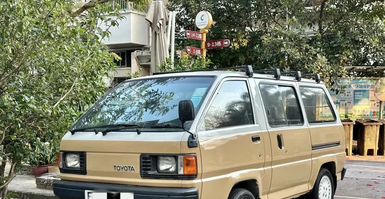 经典日系车的双生魅力：丰田小霸王与三菱得利卡看到一辆丰田LiteAc