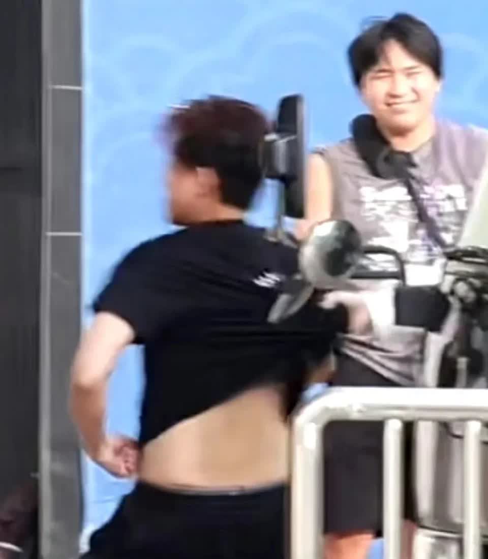 13年前，苏醒打架，张杰关的门13年后，苏醒打架，张远脱的衣服你们张家人