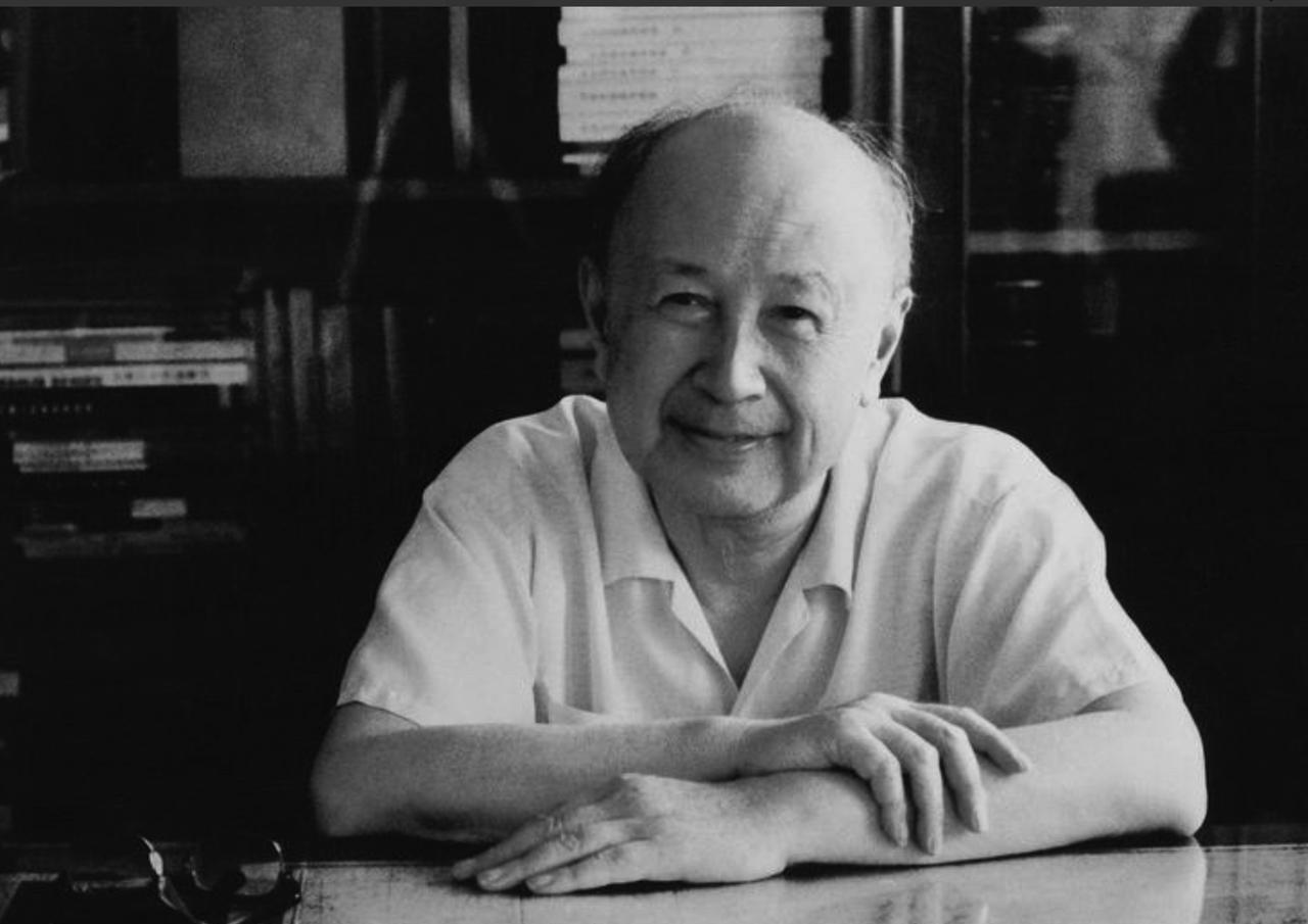 1956年，聂荣臻让秘书给钱学森配辆车，秘书却挑了一辆天蓝色轿车，聂荣臻顿时气坏