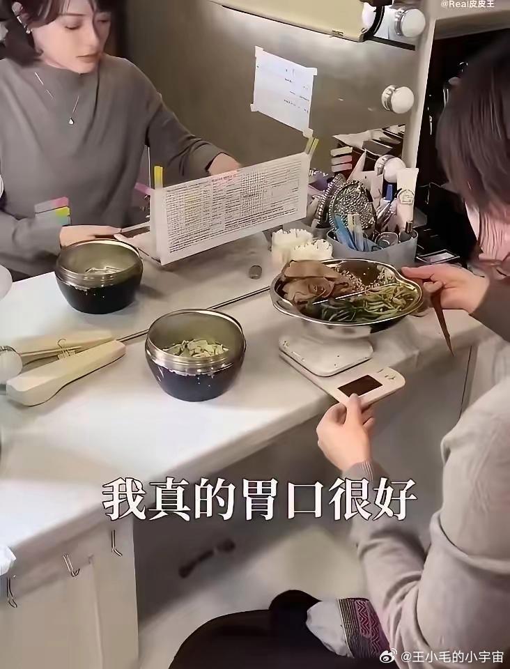孙俪的“无效养生”，终于把邓超给逼疯了。邓超吐槽说，家里连个炒菜锅都没有，全是蒸