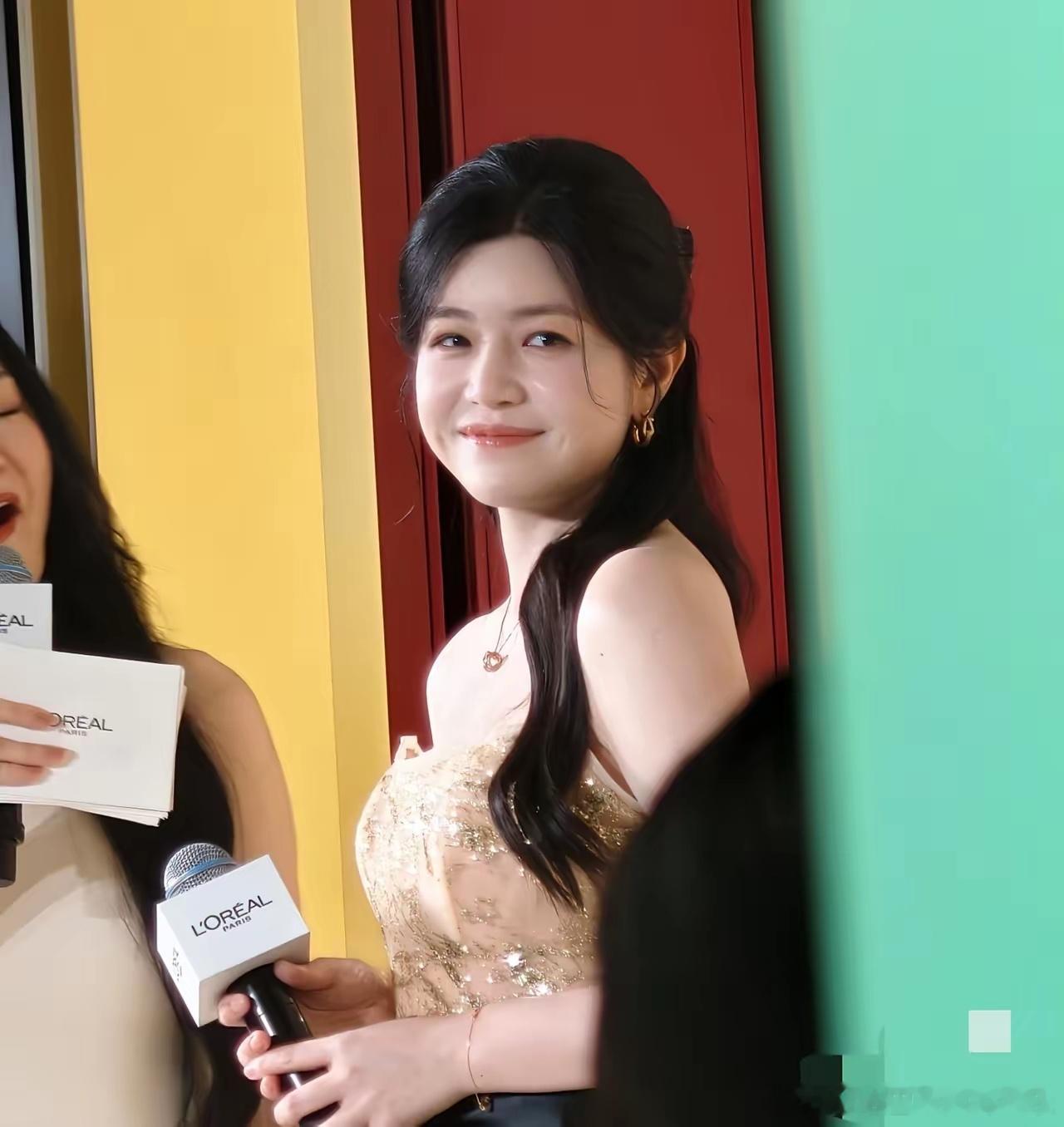 看了综艺《我家那闺女》终于知道陈妍希的脸为什么浮肿的不是因为吃的多，而是因为她的