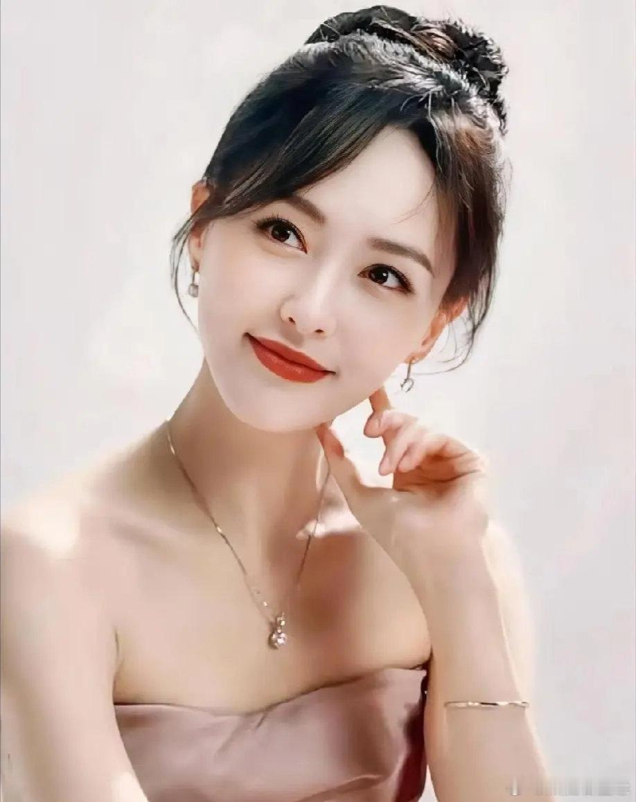 导演王家卫评价他妻子唐嫣，说她“很装”。​估计不少人都刷到这段录音了吧？我一开始