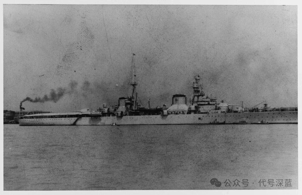 1932年在上海的意大利“特伦托”号重巡洋舰“特伦托”号（也叫塔兰托号）属于特