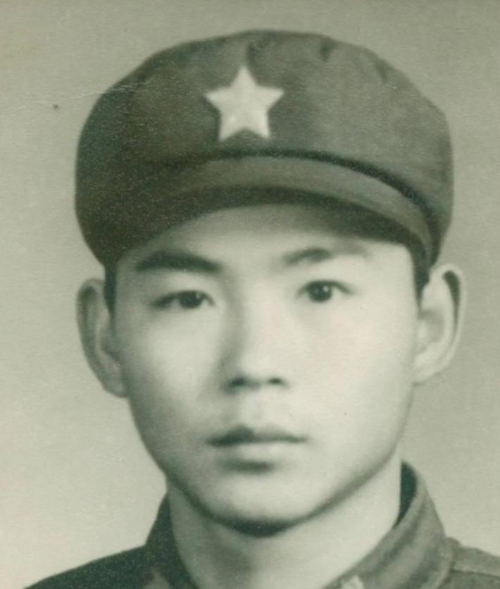 1979年战场上，越南老百姓逃难挡住我军道路，排长谢志熙下令重机枪开火！谢志熙不