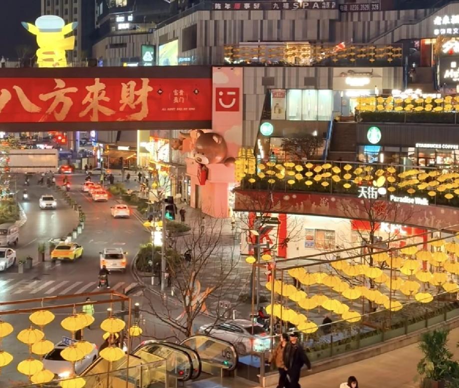 万万没想到！几千年的文化有朝一日也会变！好好的红灯笼不让挂，偏要整些幺蛾子换黄
