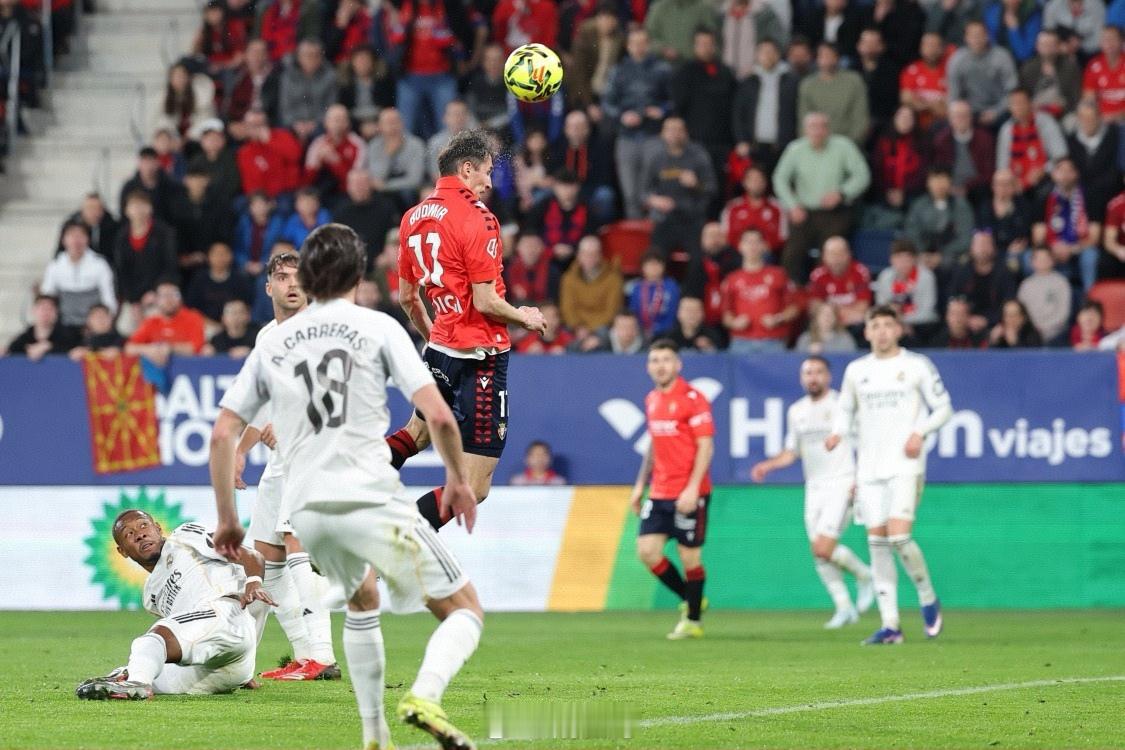 这真是好报应啊！皇马球员赫伊森转发辱华内容，紧接着又发表了观看皇马比赛直播的内容