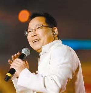 1984年，歌手张明敏得知我国举办亚运会的经费还差了6亿的缺口时，毅然决然地卖掉