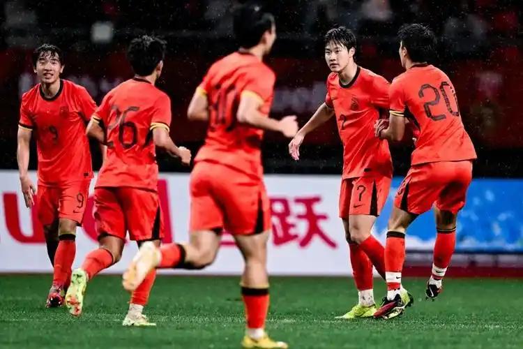 中国U19男足，1比0击败哥伦比亚U19，拿下了土伦杯小组赛的第二场胜利。很多人