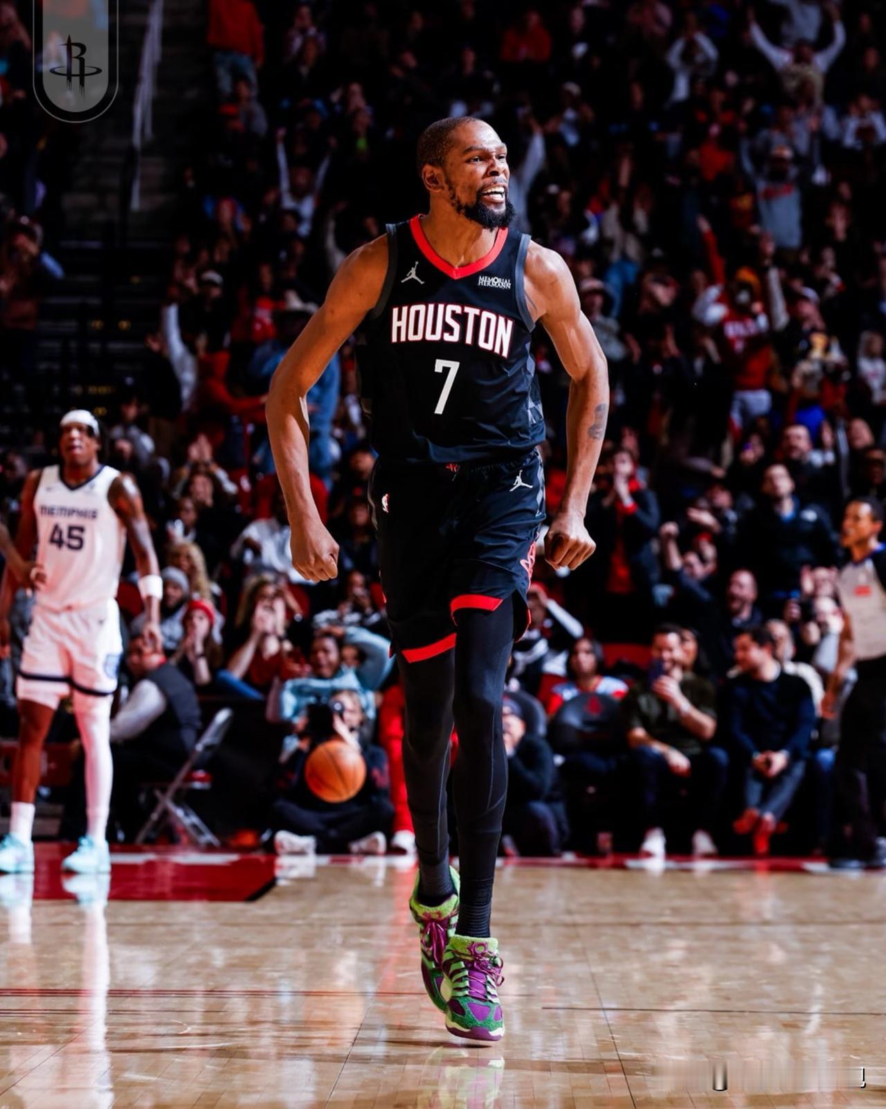 杜兰特将缺席火箭打步行者的比赛，官方给出的是杜兰特受伤了。杜兰特到底是轮休性质