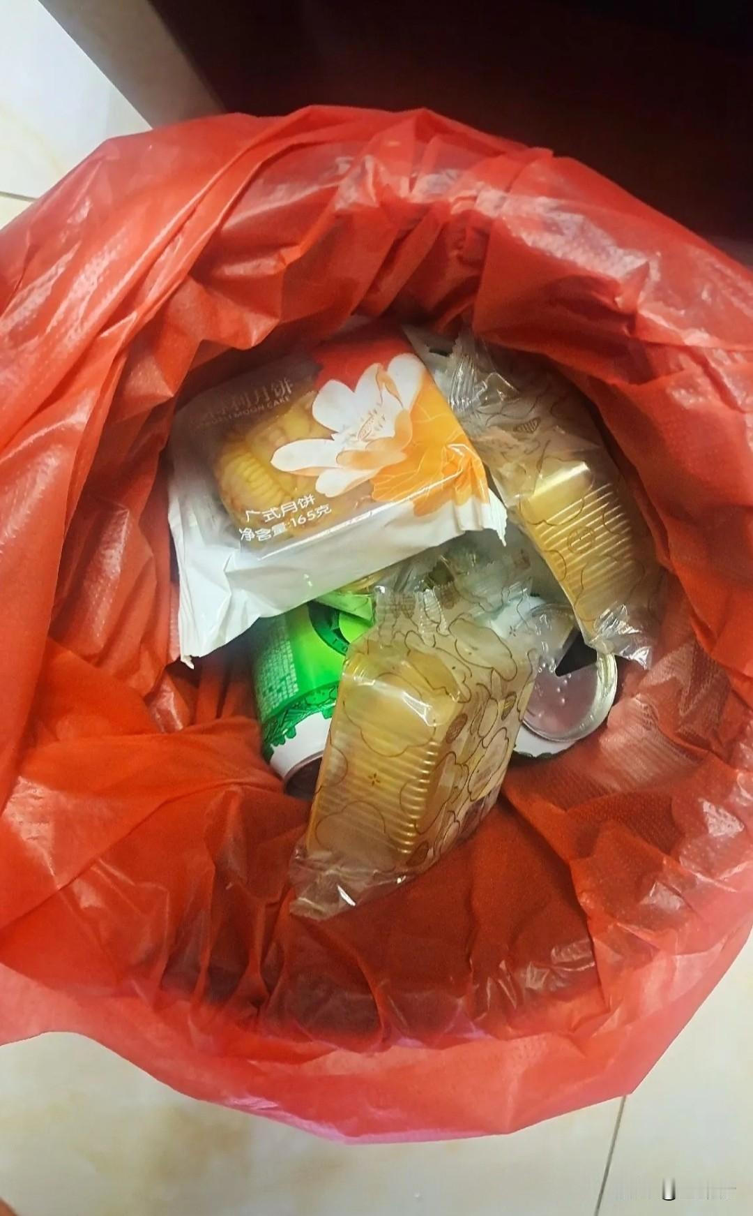 完犊子了，眼瞅着到了中秋，今年的月饼市场近乎崩盘！快消品网监测数据摆在这：