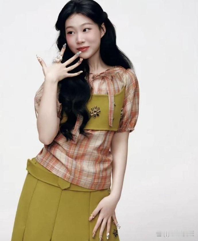 小‎﻿‎沈阳女儿沈﻿佳润第⁠⁠3次登上‎杂志，真的赢⁠麻了！这次⁠‎卸﻿‎掉浓妆