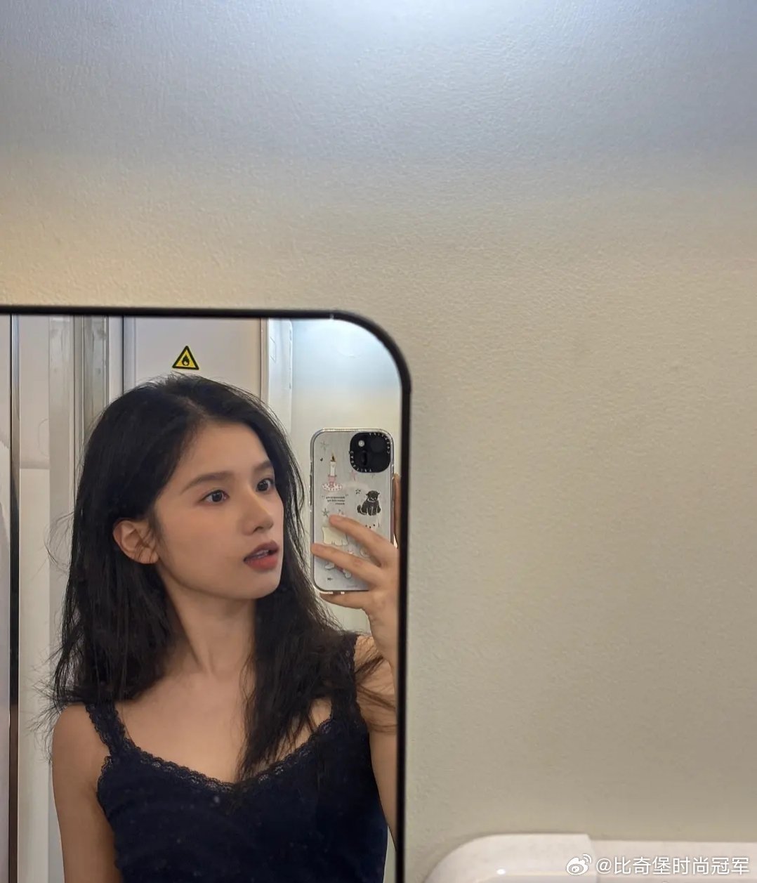 张婧仪秉持自拍只发生图原则很棒